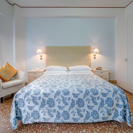 Hotel Carlton Beach Rimini Dış mekan fotoğraf