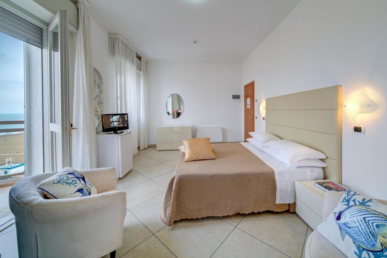 Hotel Carlton Beach Rimini Dış mekan fotoğraf