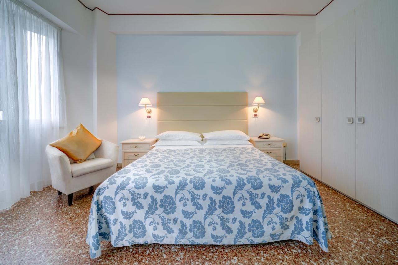 Hotel Carlton Beach Rimini Dış mekan fotoğraf