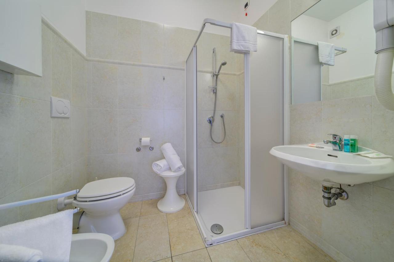 Hotel Carlton Beach Rimini Dış mekan fotoğraf