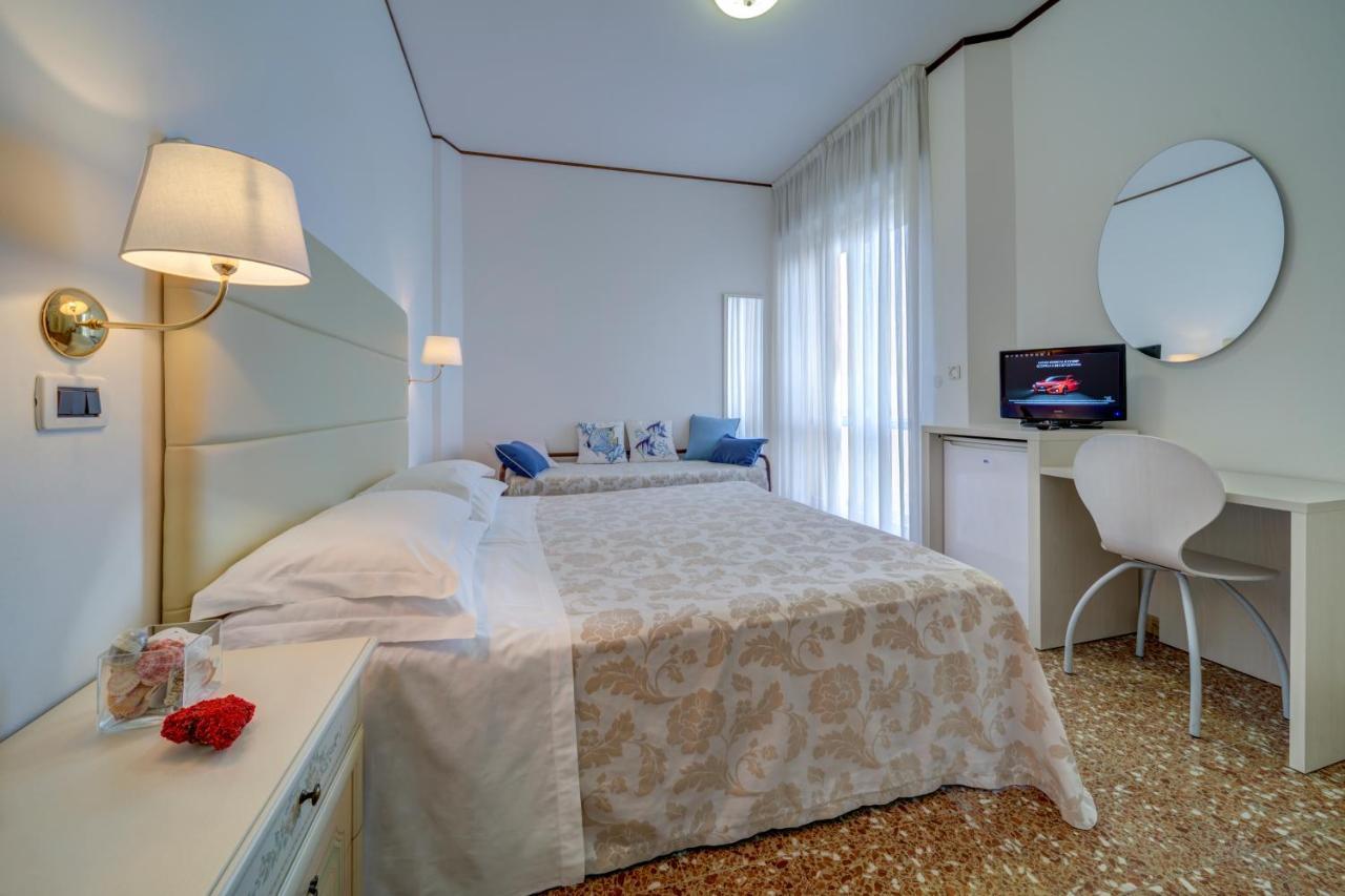 Hotel Carlton Beach Rimini Dış mekan fotoğraf