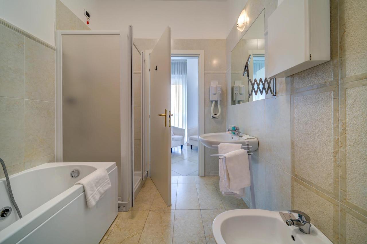 Hotel Carlton Beach Rimini Dış mekan fotoğraf