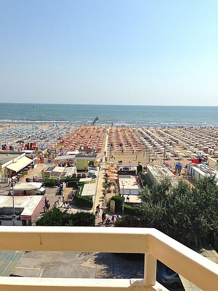 Hotel Carlton Beach Rimini Dış mekan fotoğraf