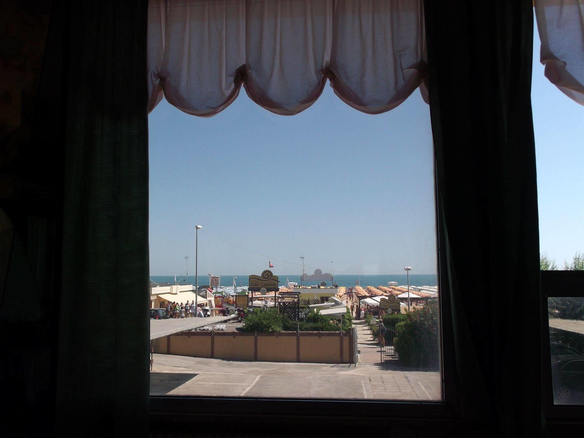 Hotel Carlton Beach Rimini Dış mekan fotoğraf