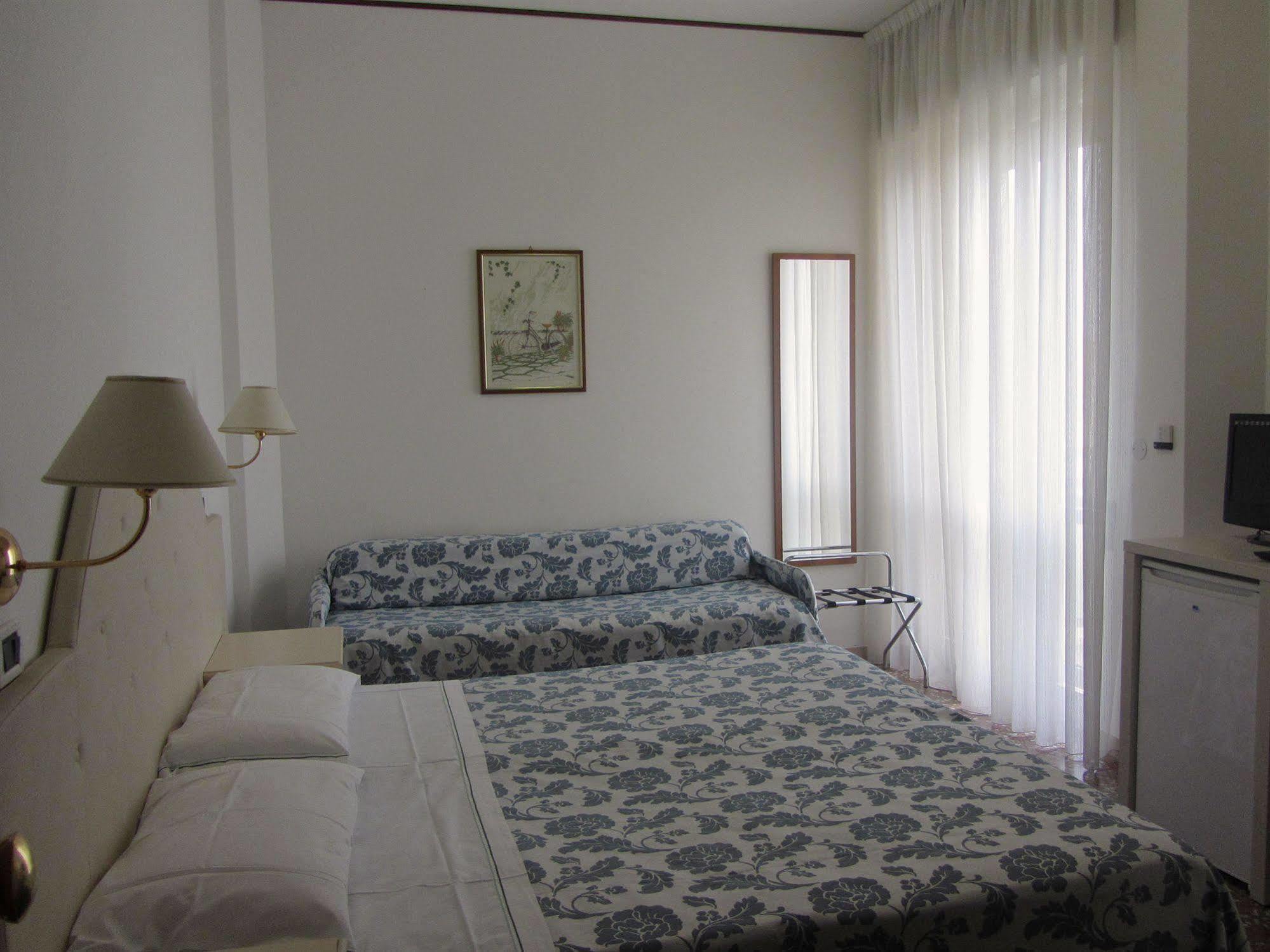 Hotel Carlton Beach Rimini Dış mekan fotoğraf