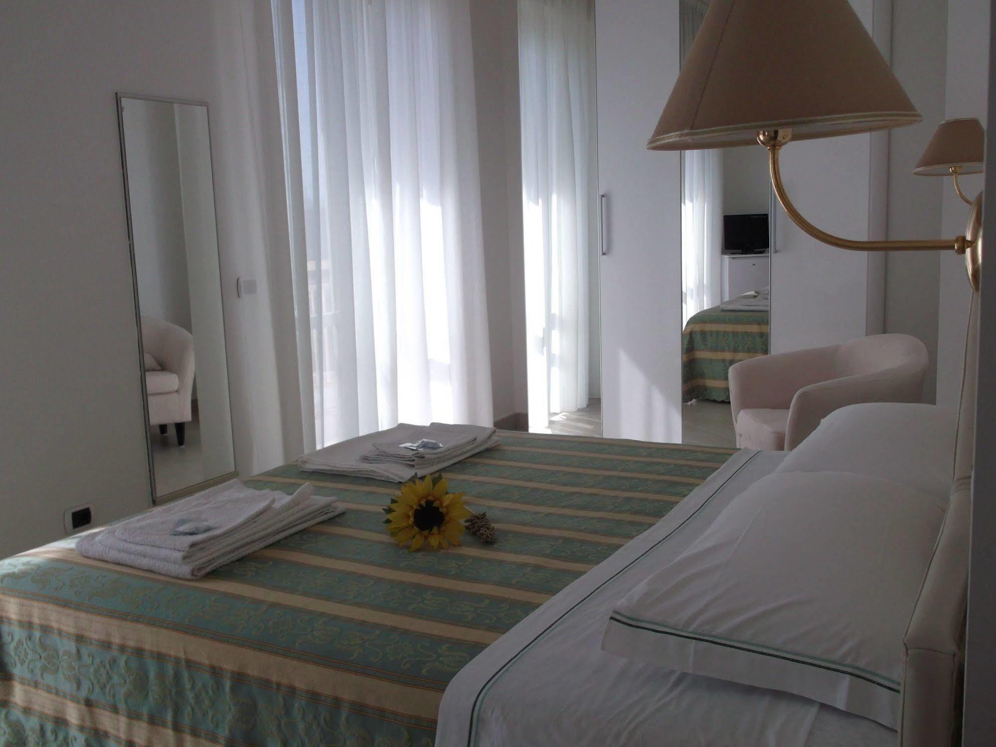 Hotel Carlton Beach Rimini Dış mekan fotoğraf