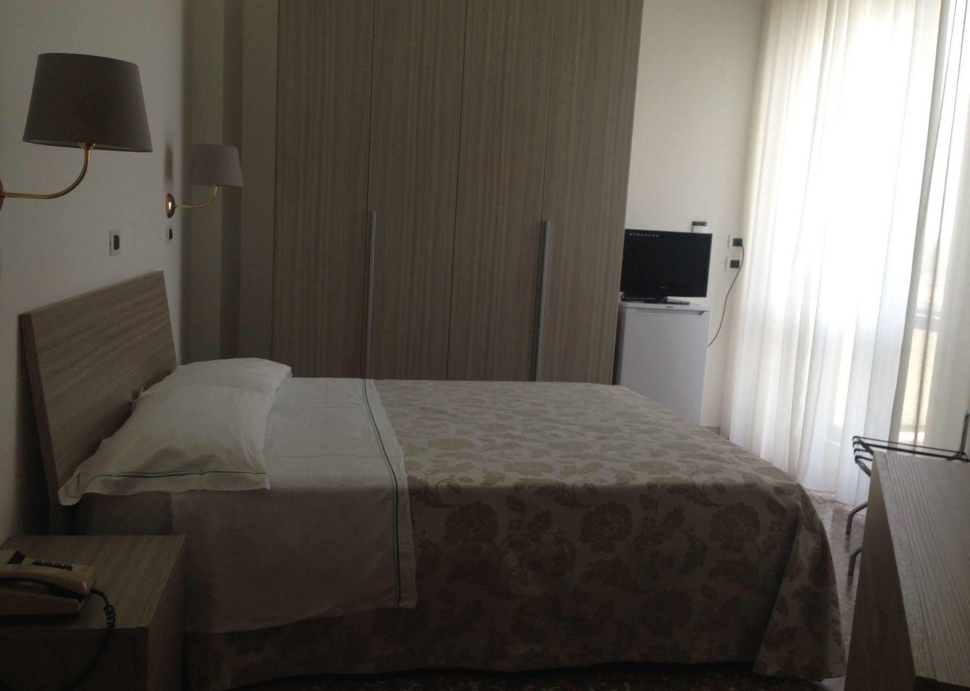 Hotel Carlton Beach Rimini Dış mekan fotoğraf