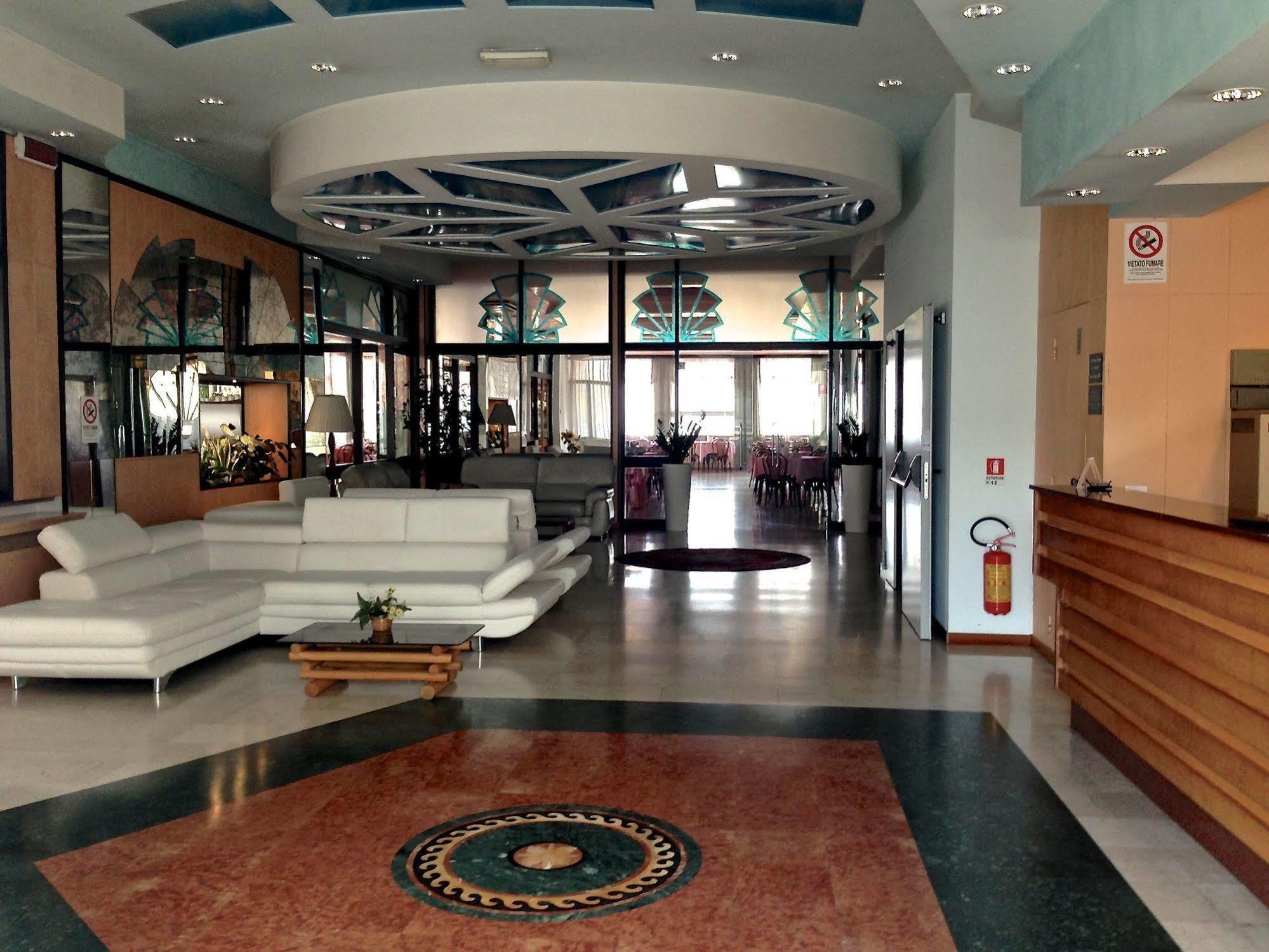 Hotel Carlton Beach Rimini Dış mekan fotoğraf