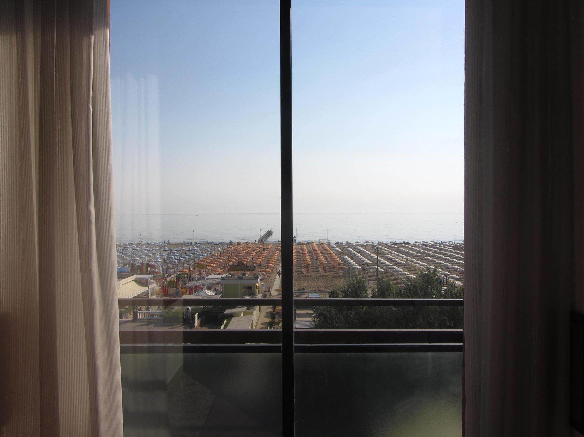 Hotel Carlton Beach Rimini Dış mekan fotoğraf
