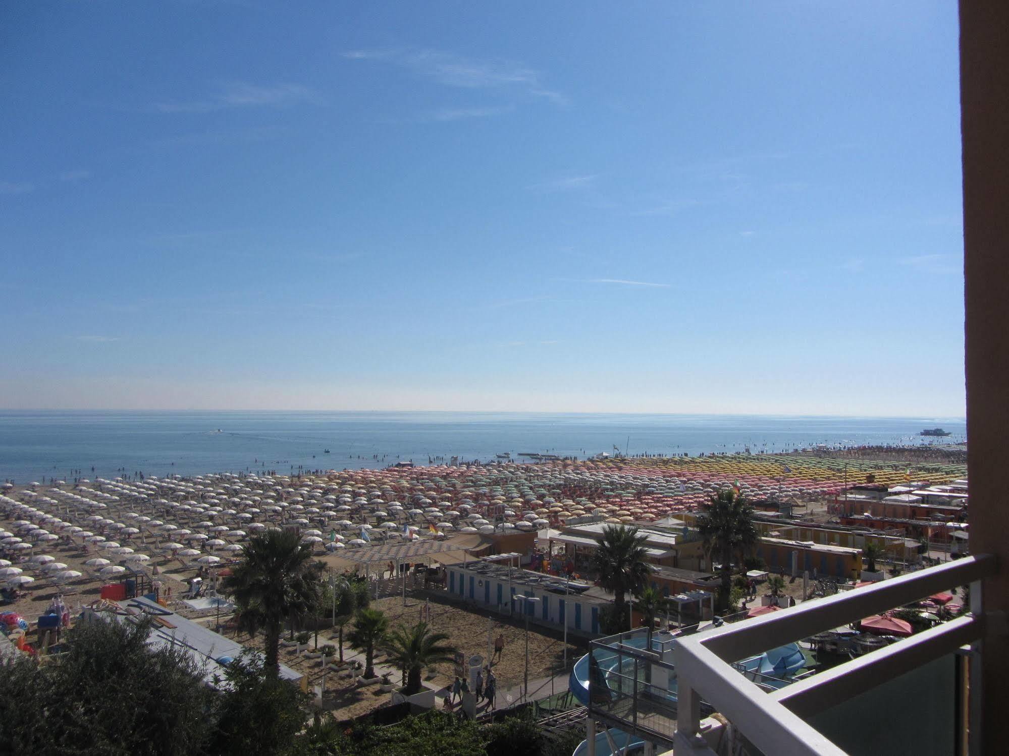 Hotel Carlton Beach Rimini Dış mekan fotoğraf