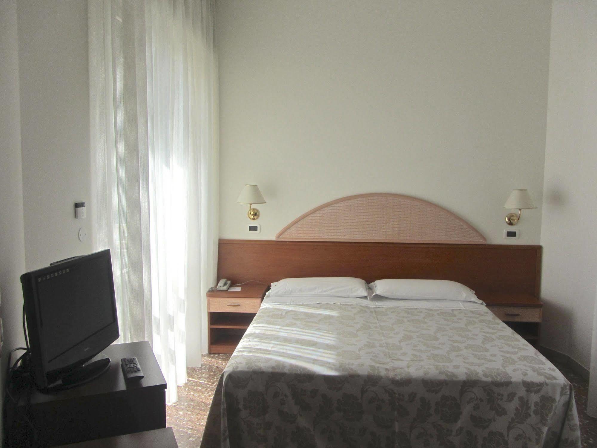 Hotel Carlton Beach Rimini Dış mekan fotoğraf