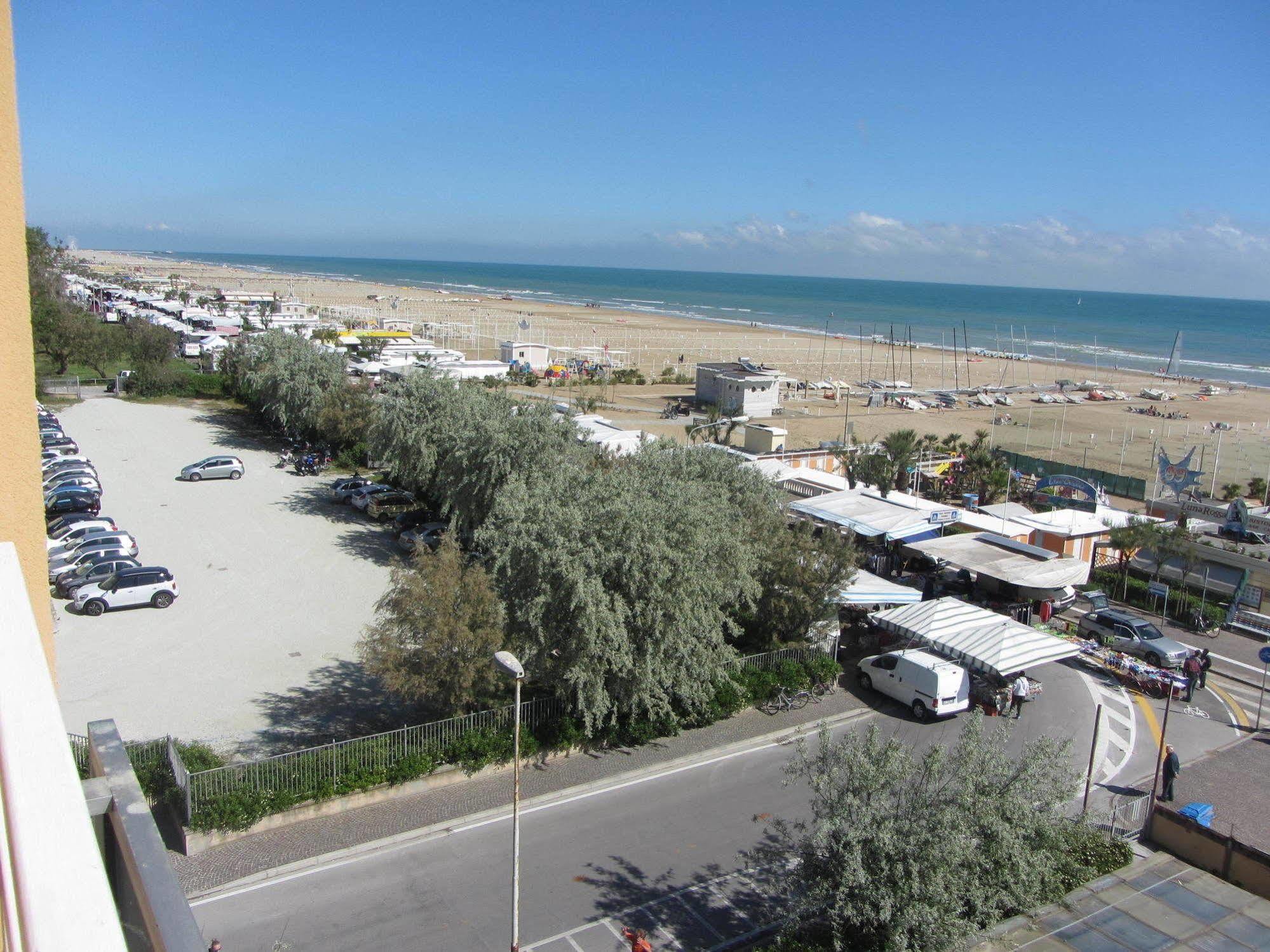 Hotel Carlton Beach Rimini Dış mekan fotoğraf