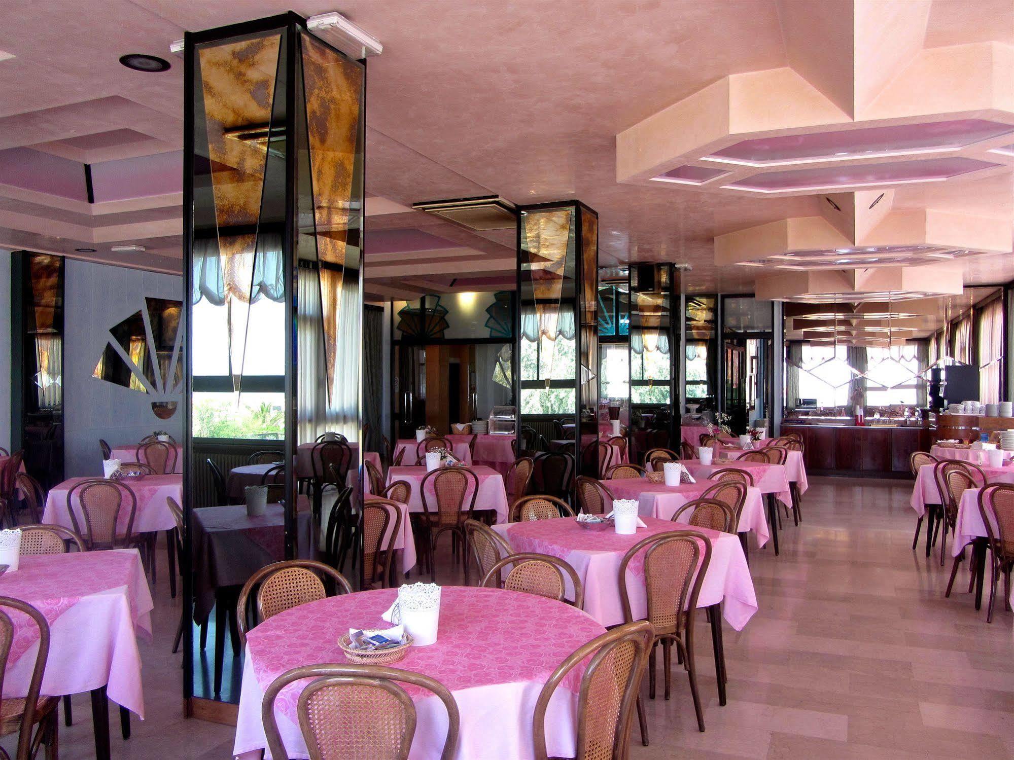 Hotel Carlton Beach Rimini Dış mekan fotoğraf