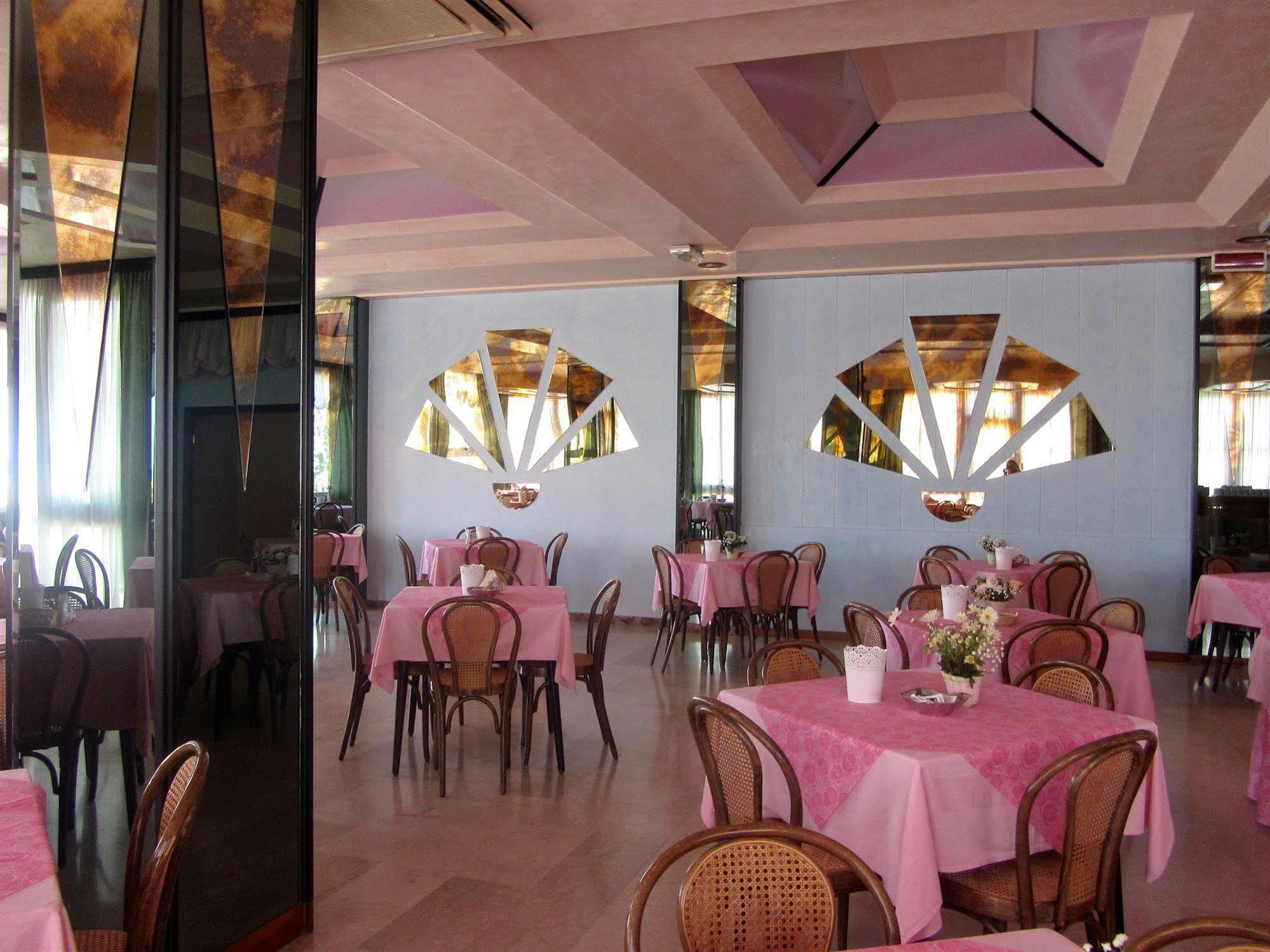 Hotel Carlton Beach Rimini Dış mekan fotoğraf